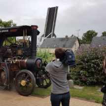 Alice devant Pegasus Bridge