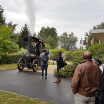 Alice arrive au mémorial